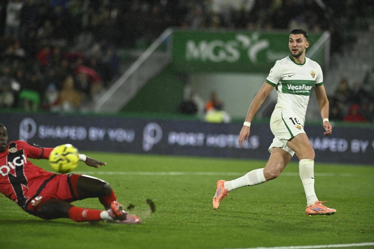 Elche CF - Rayo Vallecano: el último partido del 2025 de los franjiverdes, en imágenes