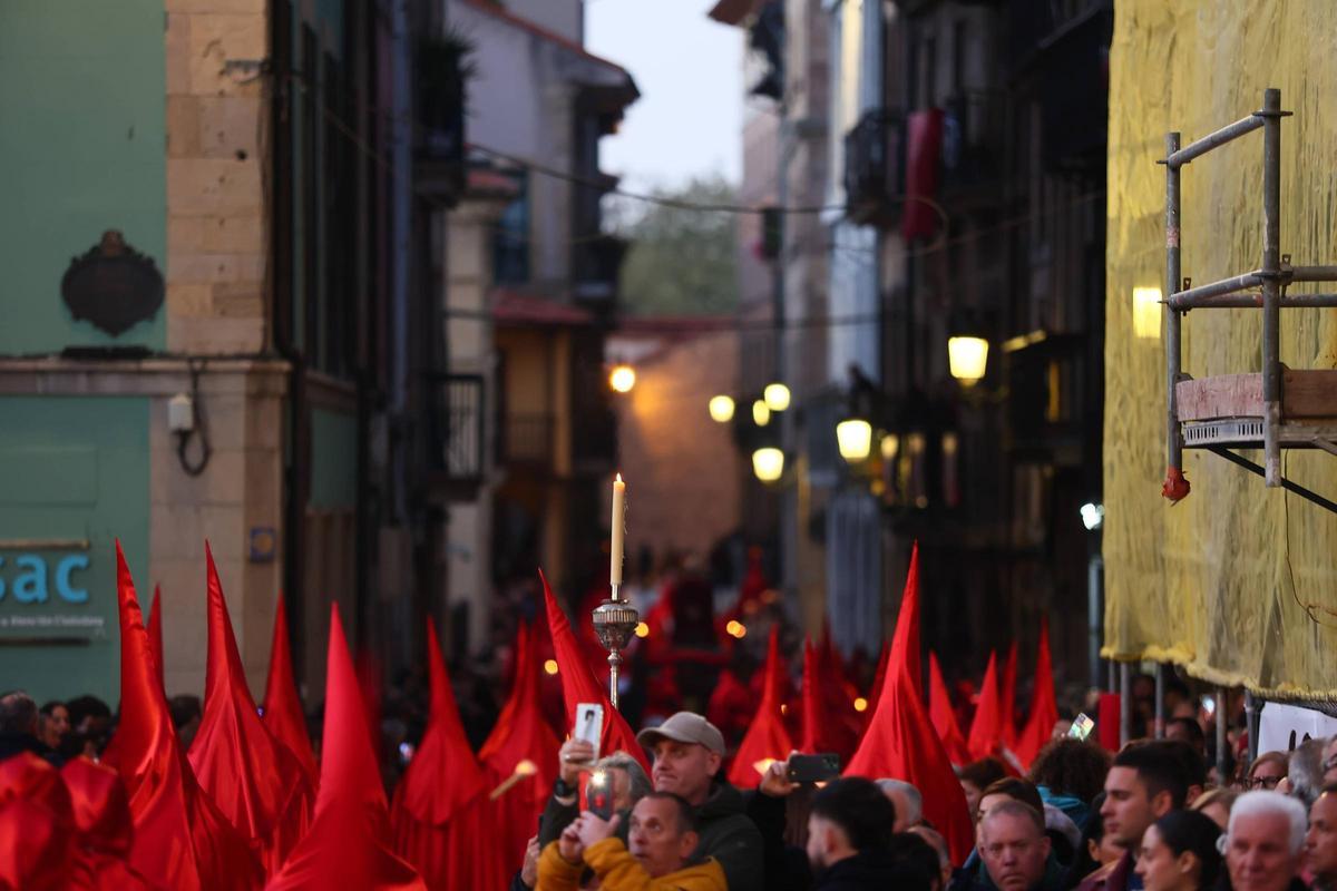 EN IMÁGENES: La multitudinaria prcesión de San Pedro en Avilés