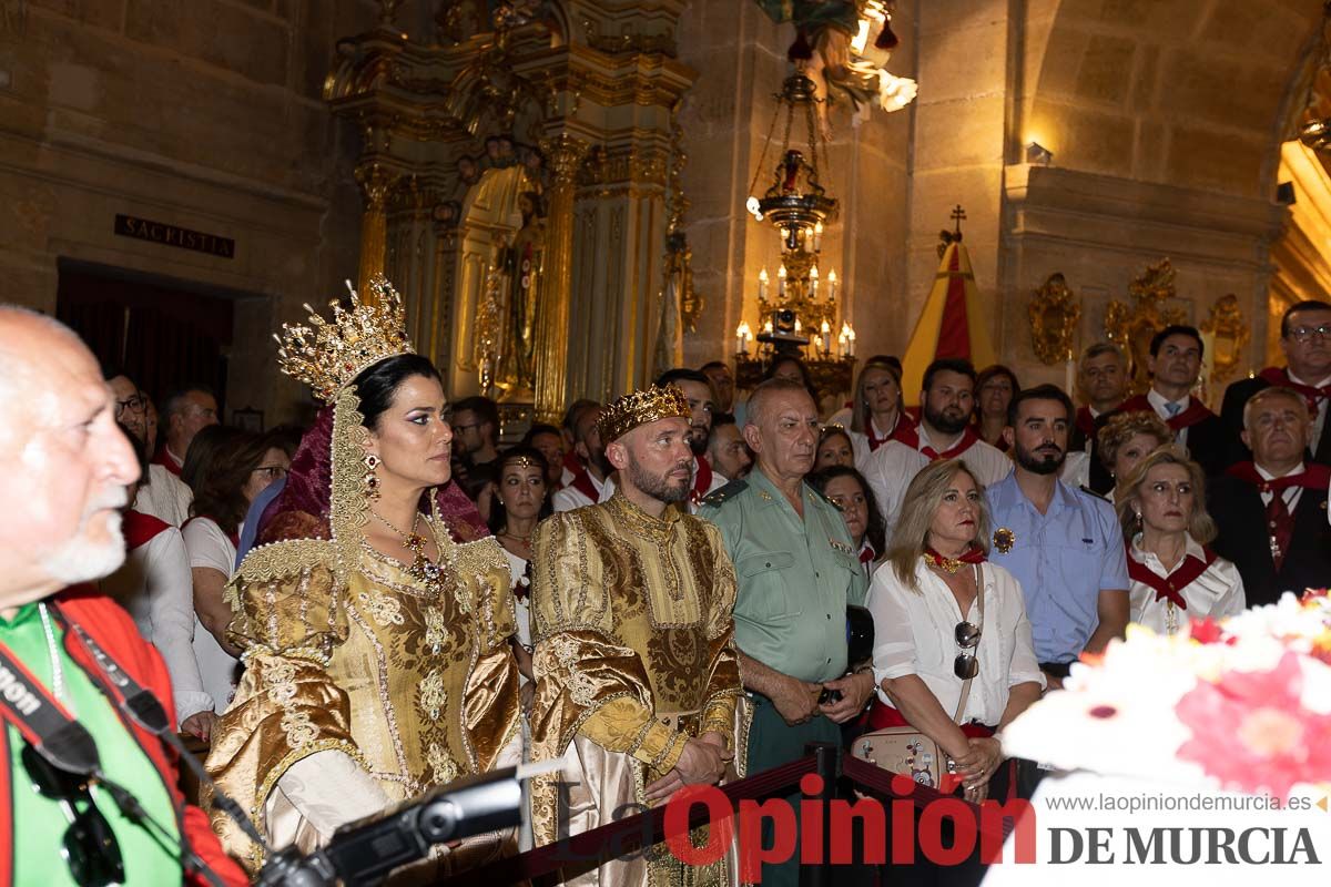 Bandeja de flores y ritual de la bendición del vino en las Fiestas de Caravaca