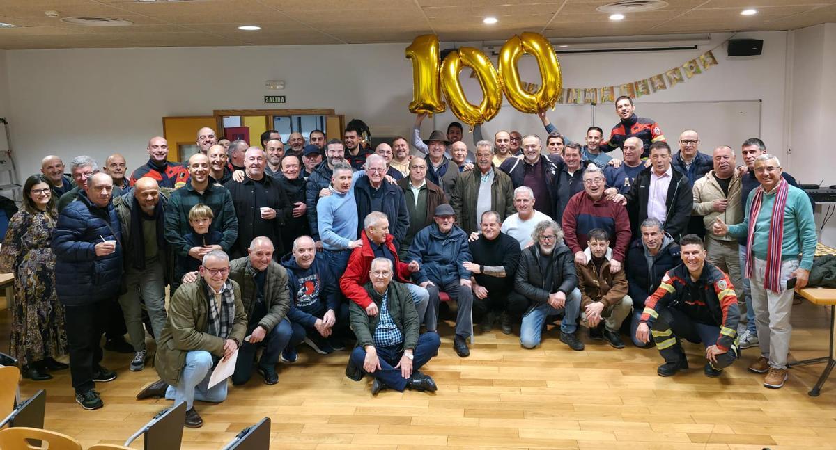 Los Bomberos de Badajoz homenajean a su compañero, Manuel Rosado, en su 100 cumpleaños