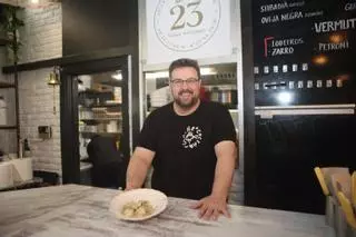 El bar de A Coruña que cambia la vanguardia por la tradición: "La tendencia es hacer una cuchara rica porque no la hay"