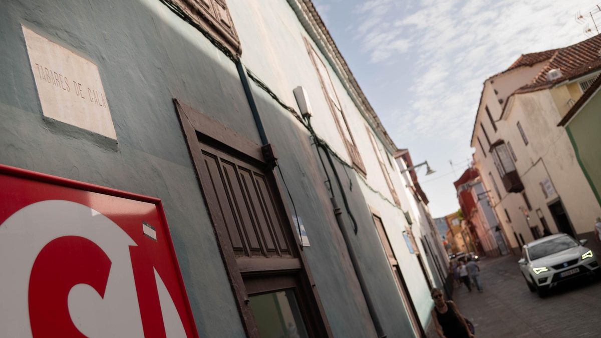 La calle Tabares de Cala, este lunes.