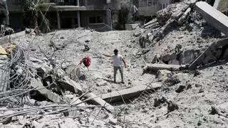 Un bombardeo de Israel mata al menos a 40 palestinos y hiere a más de 60 en una 'zona humanitaria' en el sur de Gaza