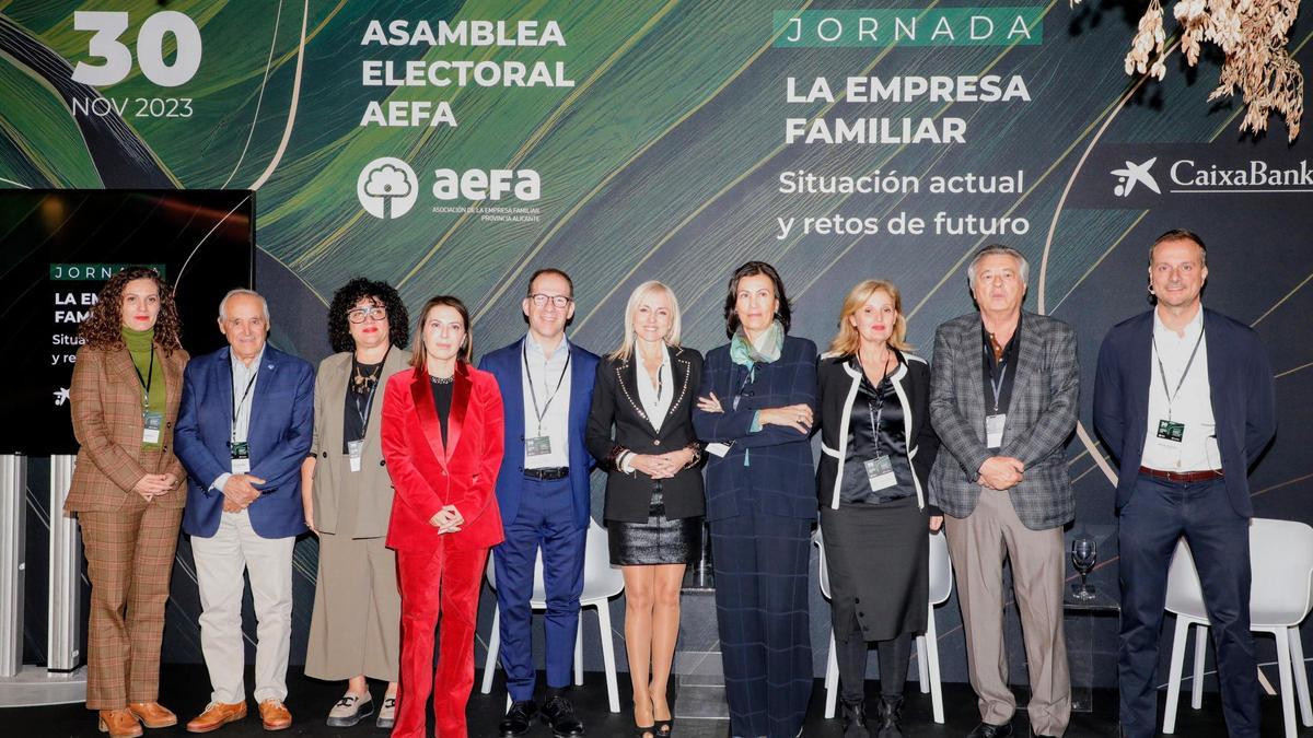 Foto de la recién constituida Junta Directiva de la Asociación de la Empresa Familiar de la provincia de Alicante (AEFA).