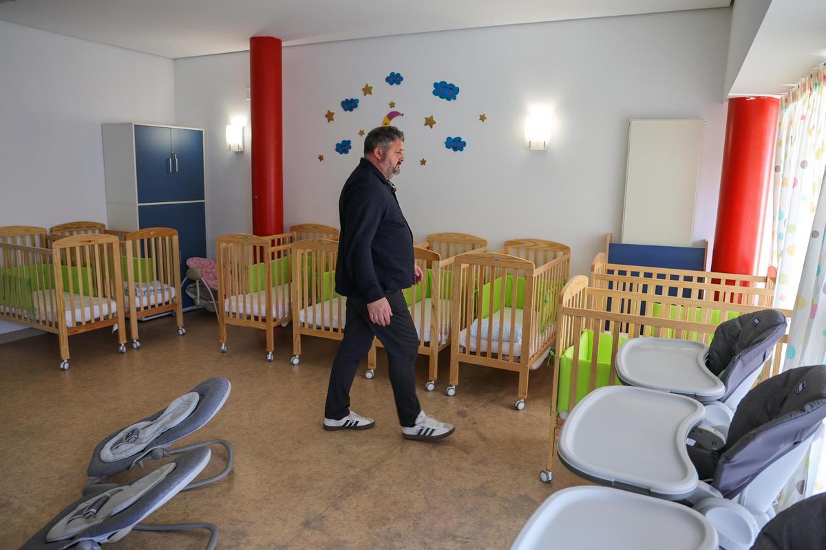 El concejal Liso González en una visita anterior a la guardería municipal.