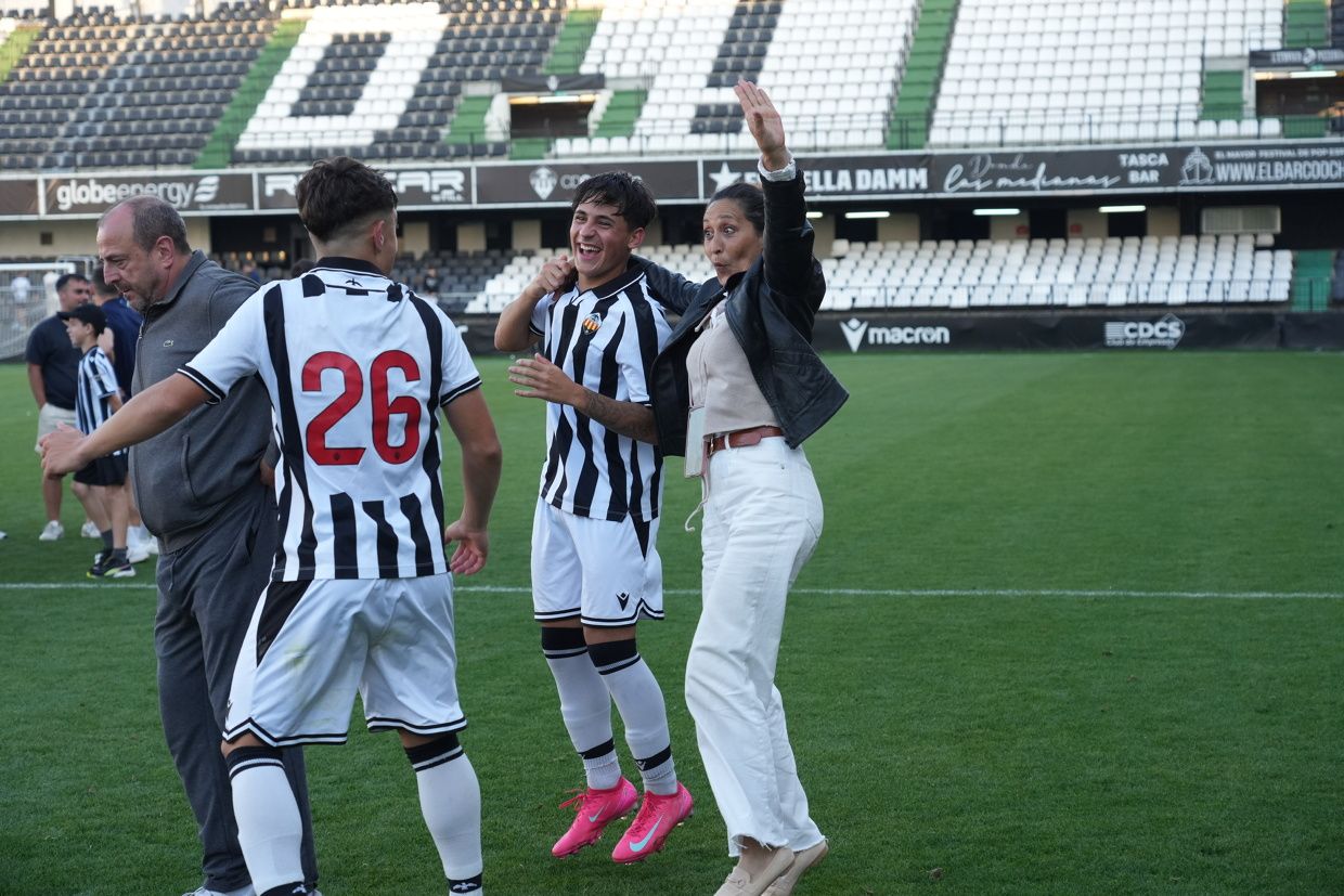 ¡Las mejores imágenes de la celebración del ascenso a Segunda Federación del Castellón B!