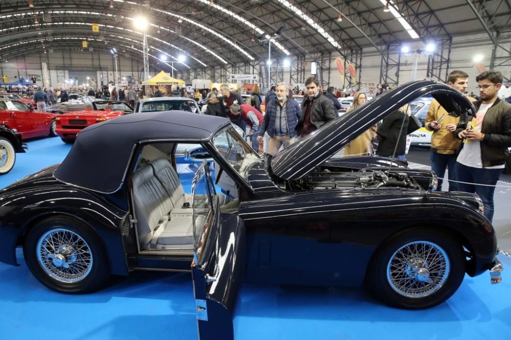 Las imágenes de Retro Galicia: el salón de coches y motos clásicos