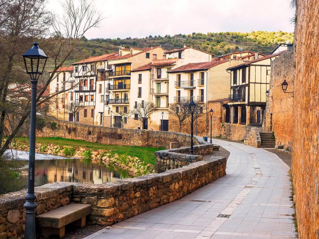 Río Arlanza, Covarrubias, La ruta del vino arlanza