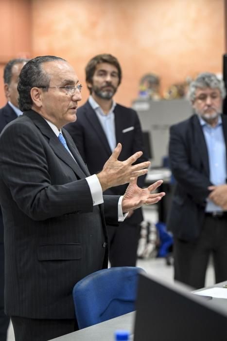 03-10-19 LAS PALMAS DE GRAN CANARIA. REDACCION. LAS PALMAS DE GRAN CANARIA. Visita de Javier Moll a la Redacción del periódico. Fotos: Juan Castro.  | 03/10/2019 | Fotógrafo: Juan Carlos Castro