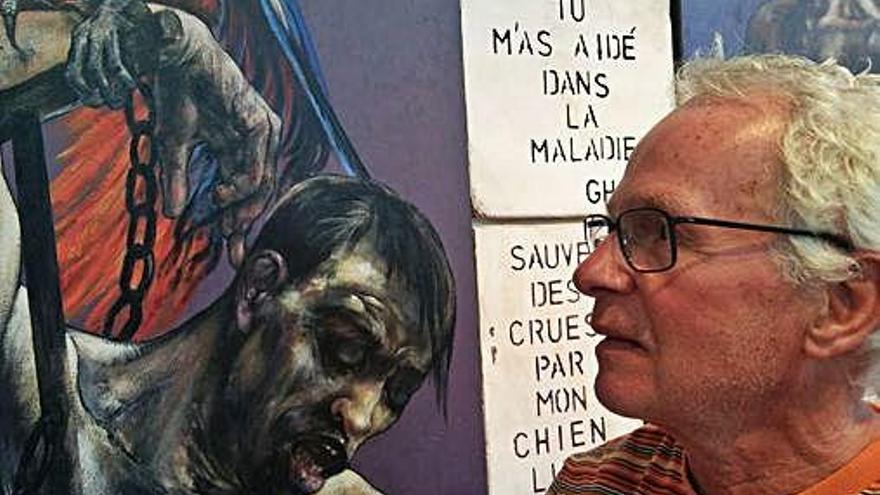 El creador francés Daniel Ogier, ante una de sus obras.