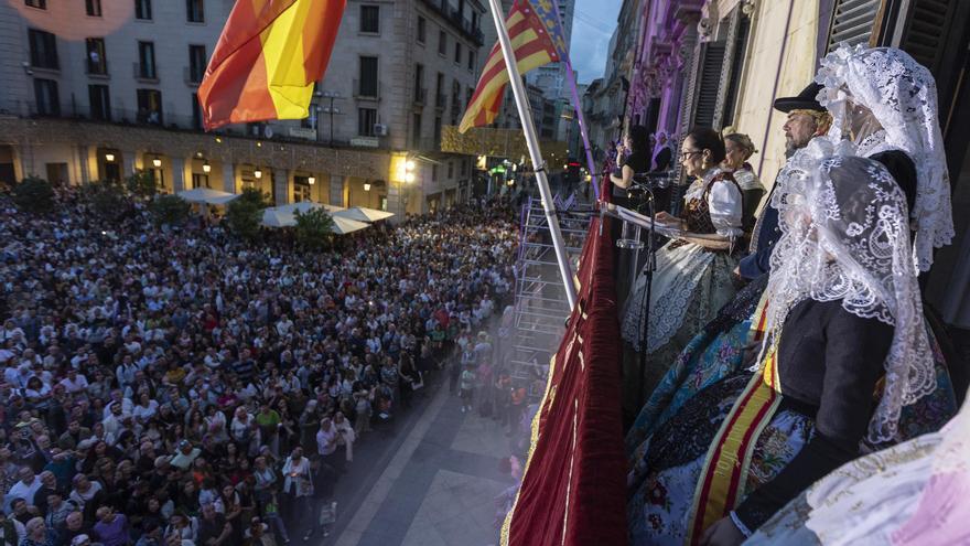 6.000 bengalas acompañarán al pregonero de Hogueras de Alicante en un símbolo de unión