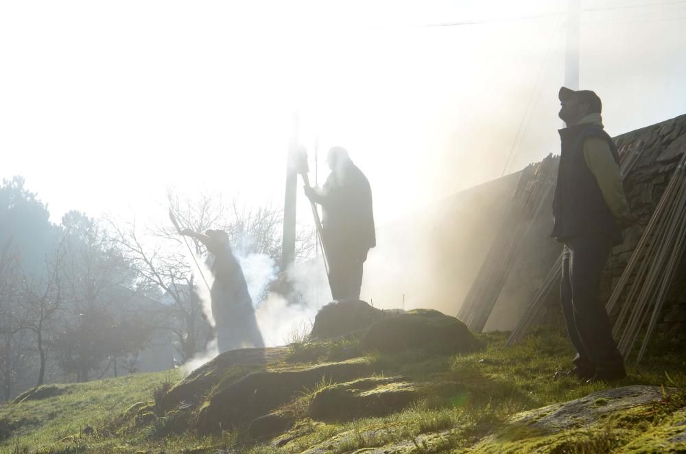 Procesión de los lacones, en el Concello de Valga.