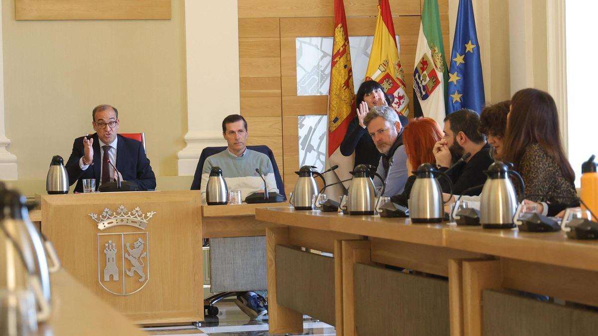 Galería | Así fue el pleno de diciembre en Cáceres