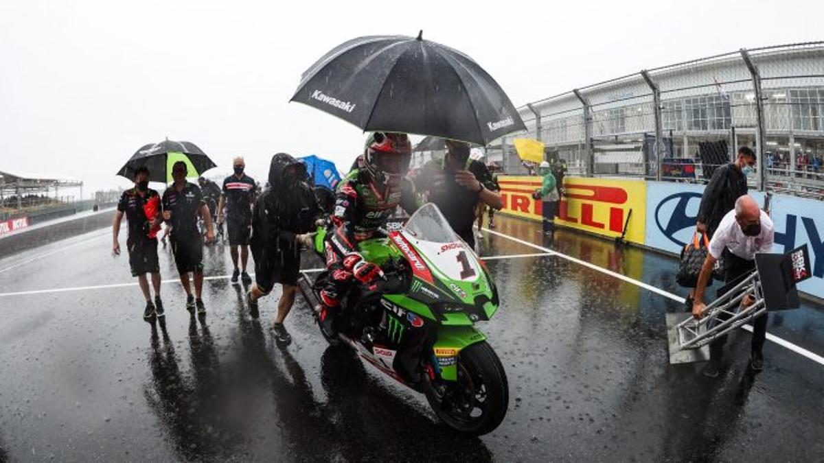 La carrera 1 de SBK, aplazada al domingo por una tormenta eléctrica