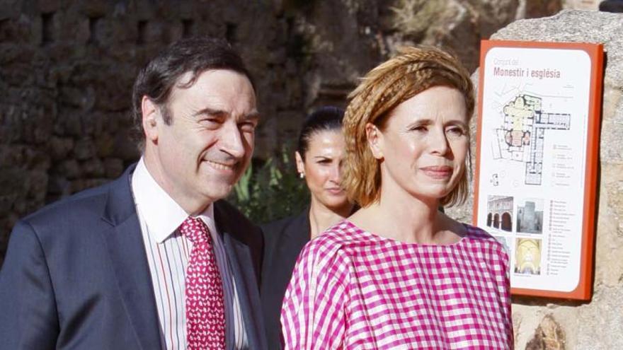 Pedro J. Ramírez i Ágatha Ruiz de la Prada a Sant Feliu de Guíxols el 2009