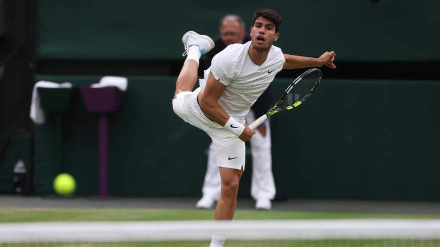 De la exhibición a la desconexión... y a la reacción: Alcaraz funde a Humbert y avanza hacia cuartos de Wimbledon