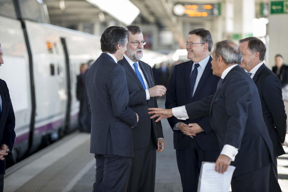 Instante de la llegada del nuevo AVE Madrid-Castelló a València.