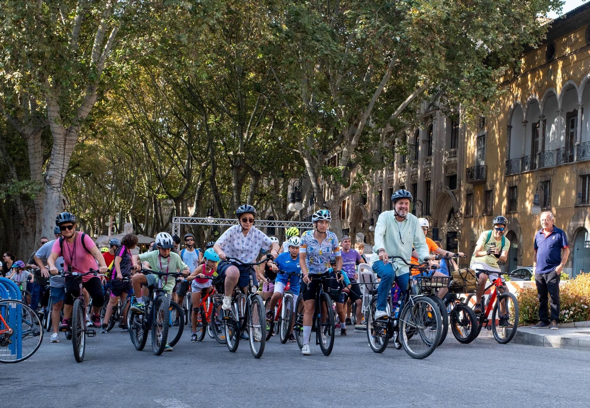 Un centenar de personas participan en la bicicletada de Palma