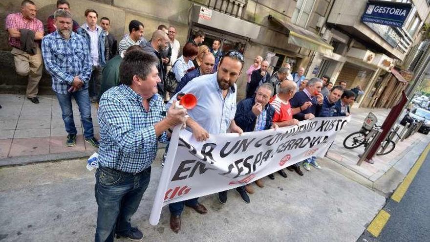 Protesta de ayer en Andrés Muruáis. // G. Santos