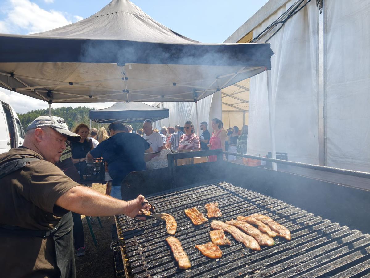 Así fue la V Comilona de las fiestas de Ferroñes, en Llanera