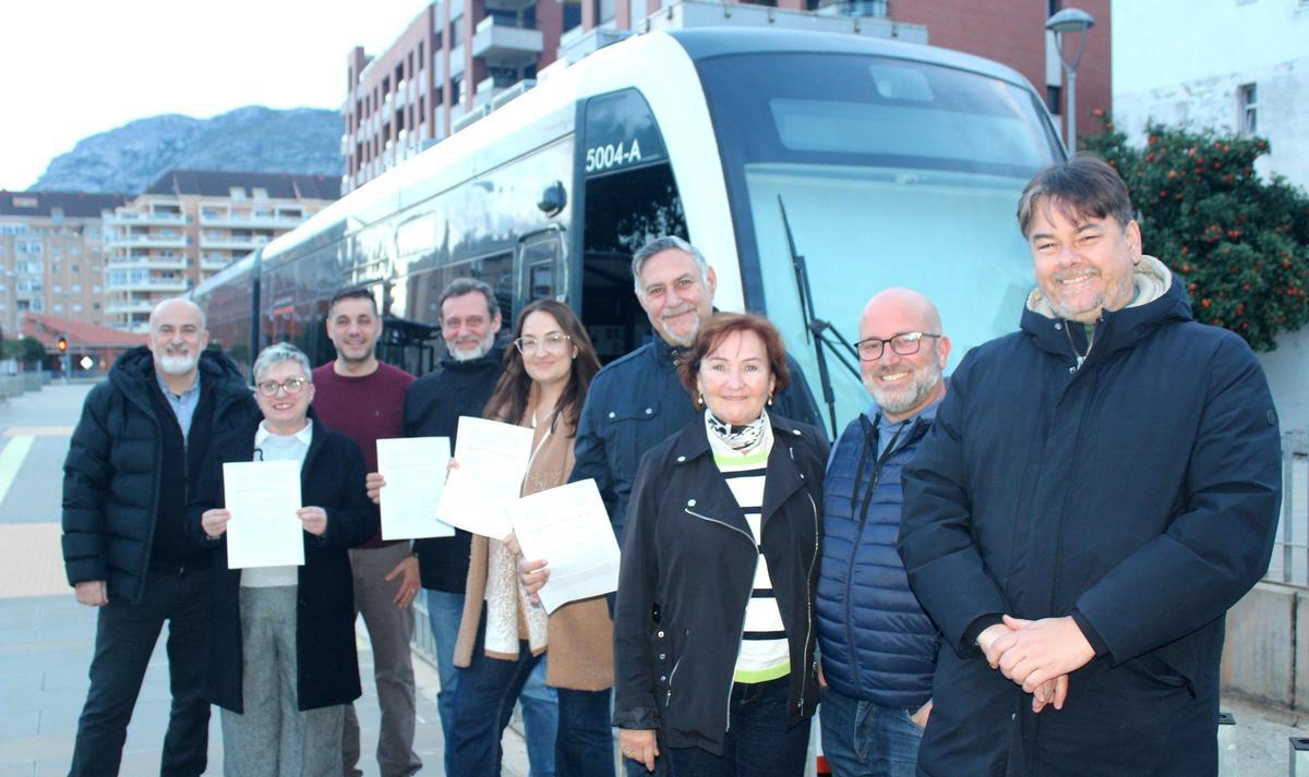 Los representantes del PSPV lideran la reivindicación del tren nocturno