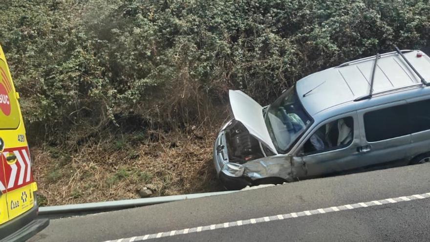 Car Accident on TF-5 Causes Major Traffic Delays in Northern Tenerife
