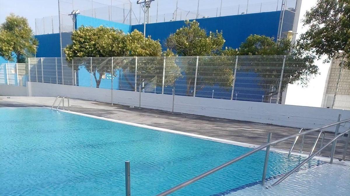La piscina de verano de Silla cierra dos días después de su apertura por actos vandálicos y restos fecales