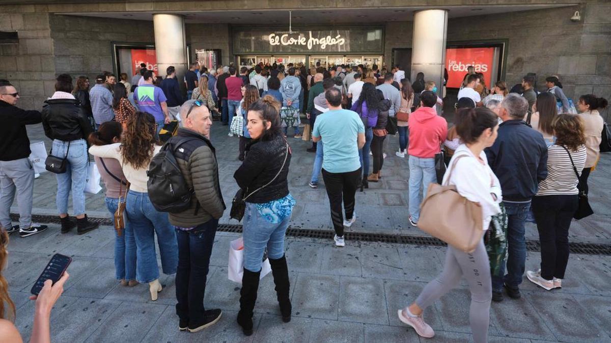Plaza anexa a El Corte Inglés, en el municipio de Santa Cruz de Tenerife.