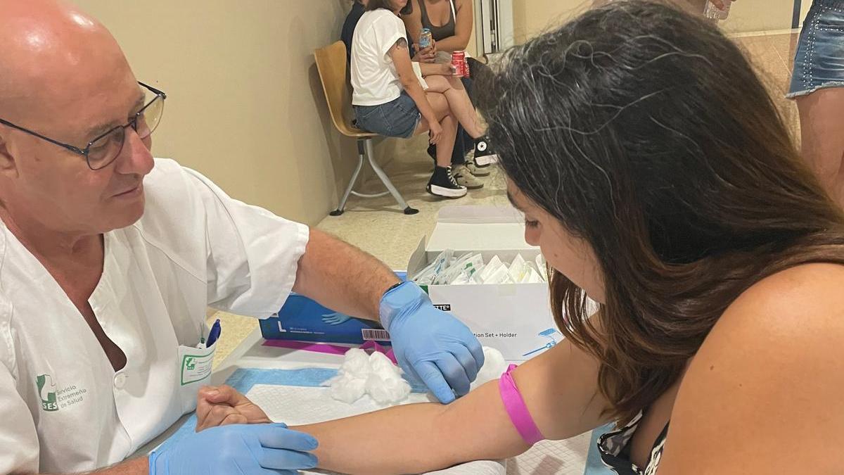 Badajoz suma 76 nuevos donantes de médula ósea tras una campaña solidaria en el Hospital Universitario