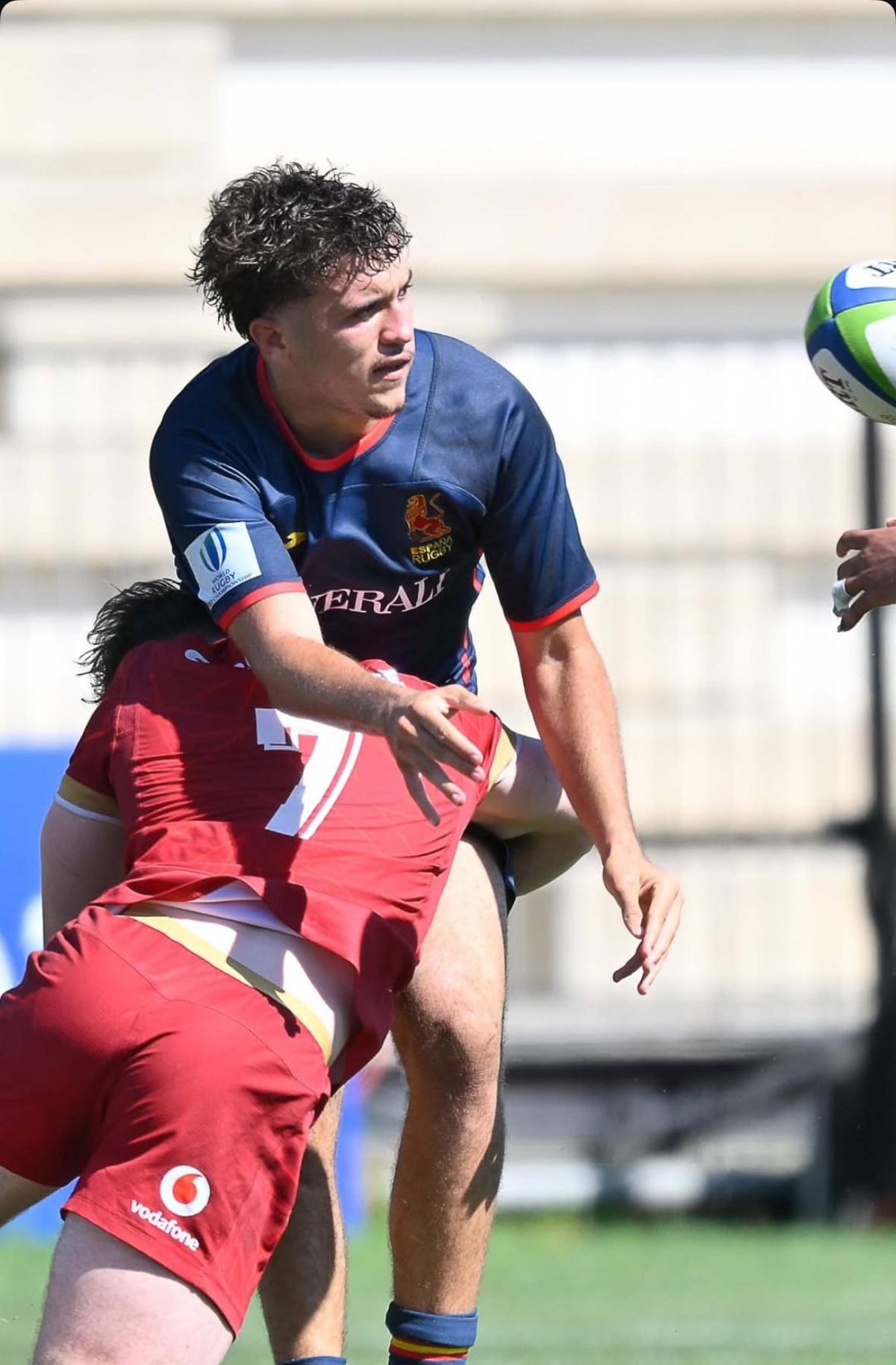 Marsinyac, en el partit davant Gal·les, blocat per un defensor