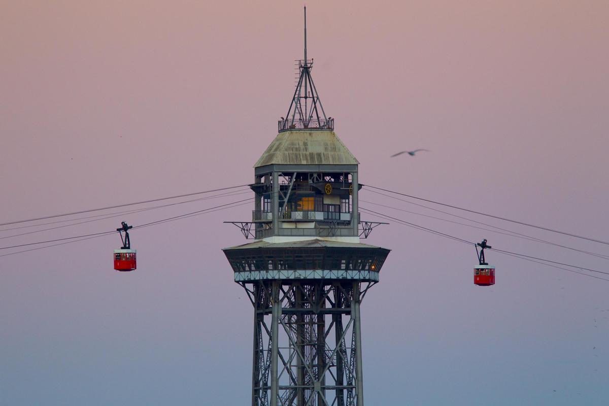 El teleférico que sube desde la Barceloneta hasta los jardines de Miramar