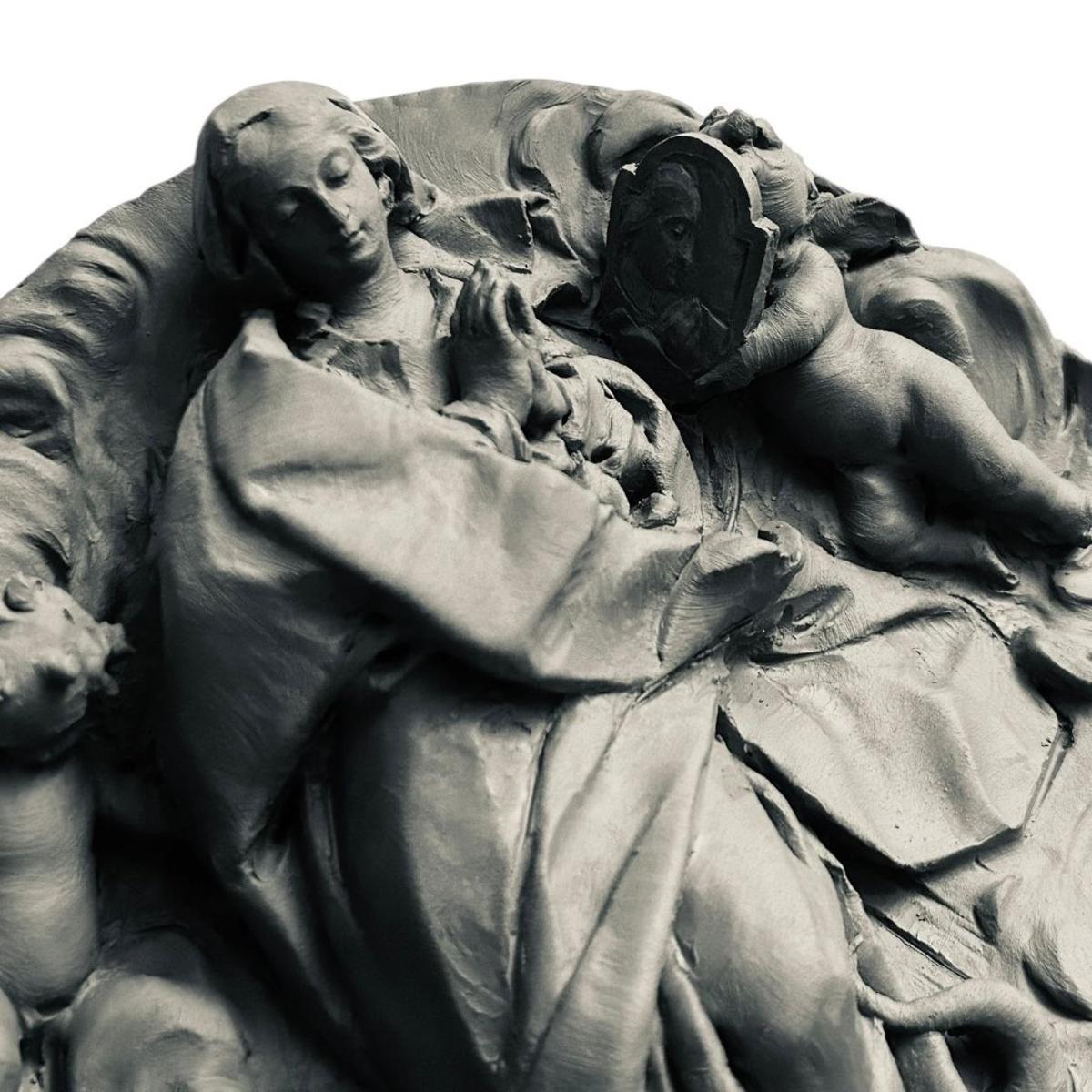 Imaginería de uno de los tondos del nuevo trono de Dolores y Esperanza, obra de Ángel Sarmiento.