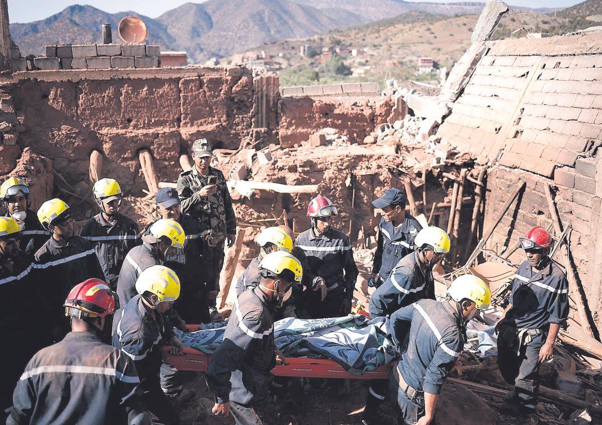 Els equips de rescat redoblen els esforços per trobar supervivents del terratrèmol del Marroc