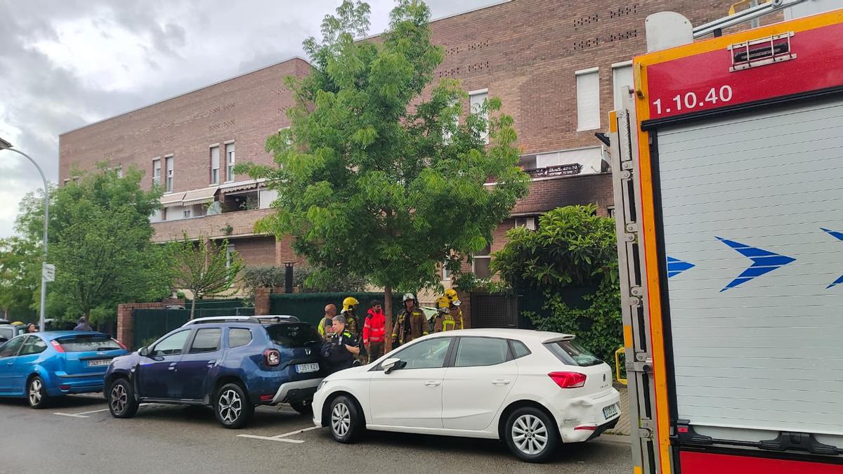 El dispositiu per atendre una explosió al carrer Oleguer Miró de Manresa, en imatges
