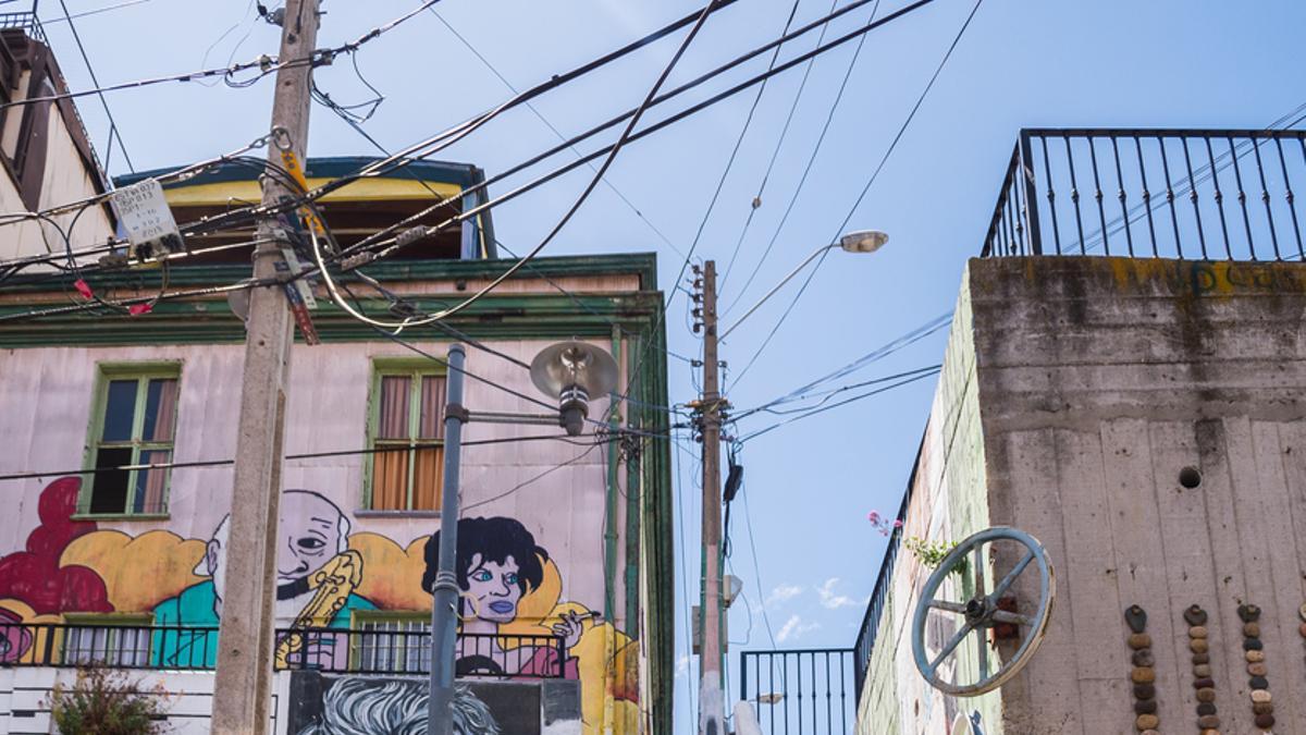 Detalle en una de las calles de Valparaíso, Chile.
