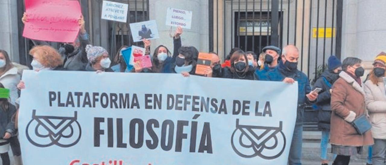 Protesta de la Plataforma en Defensa de la Filosofía ante el Ministerio de Educación en Madrid.