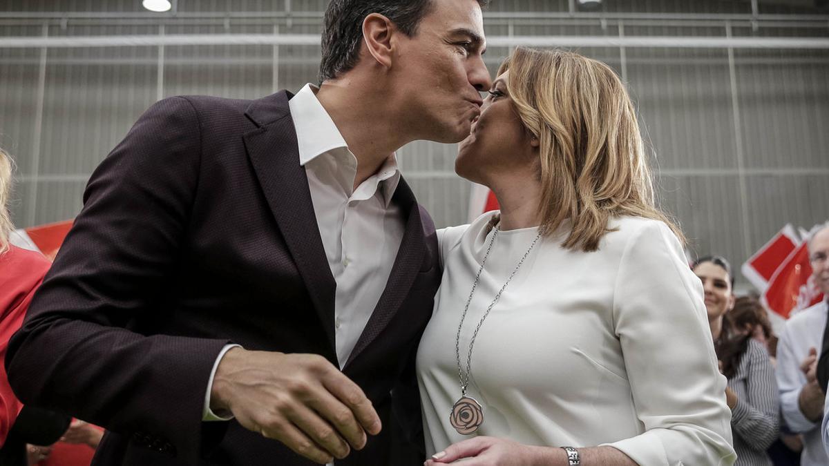 Pedro Sánchez besa a Susana Díaz, durante el comité federal del PSOE.