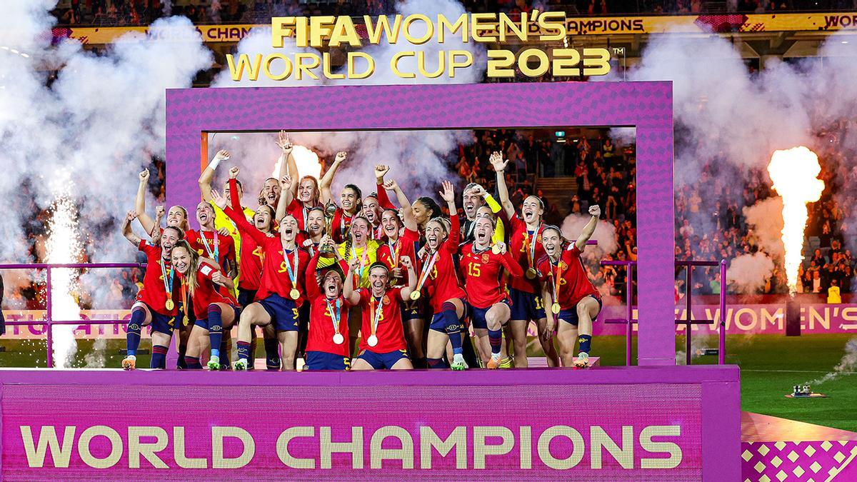 Las jugadoras de la selección española de fútbol celebrando la consecución del título mundial en Asutralia