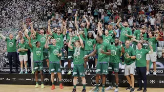 Unicaja derroca al Real Madrid y hace historia con su primera Supercopa