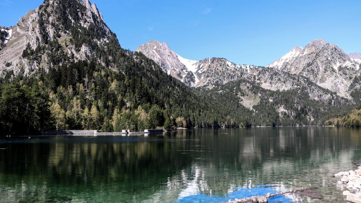 Panoràmica de l&#039;estany de Sant Maurici, al Parc Nacional d&#039;Aigüestortes