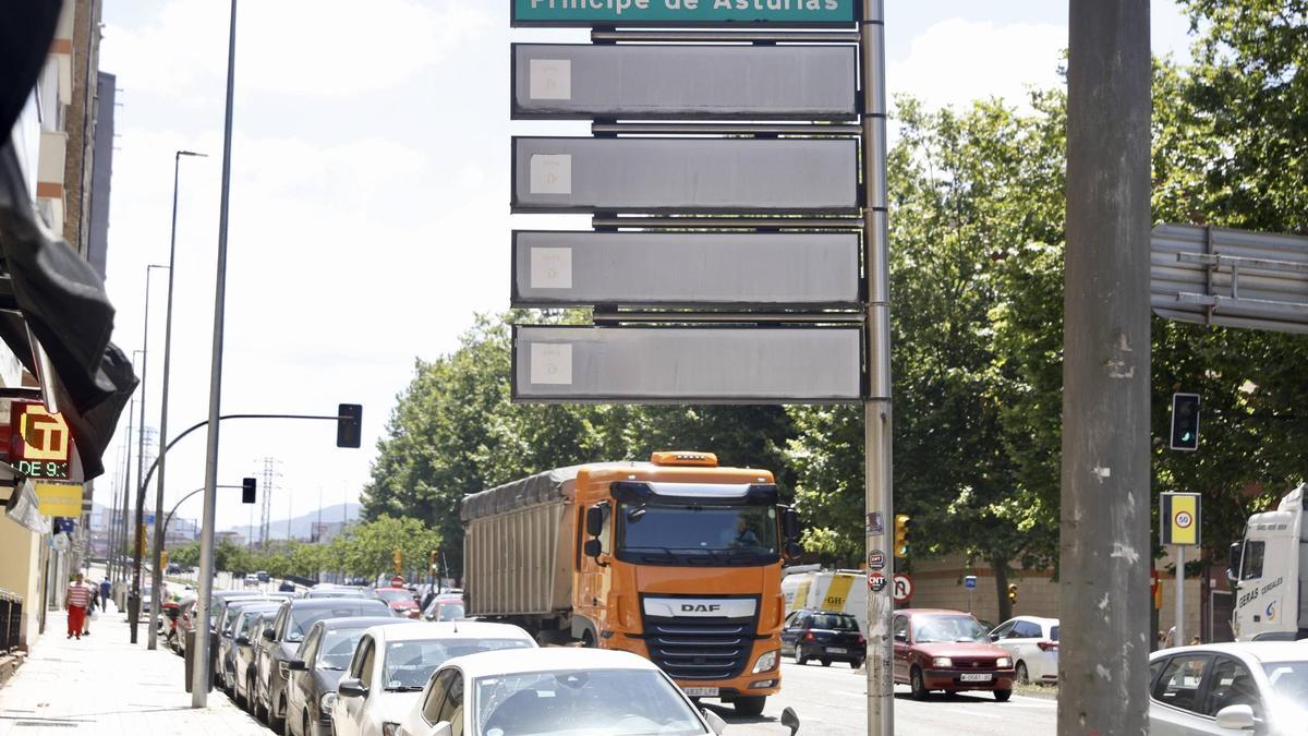 Camiones a su paso por Príncipe de Asturias.