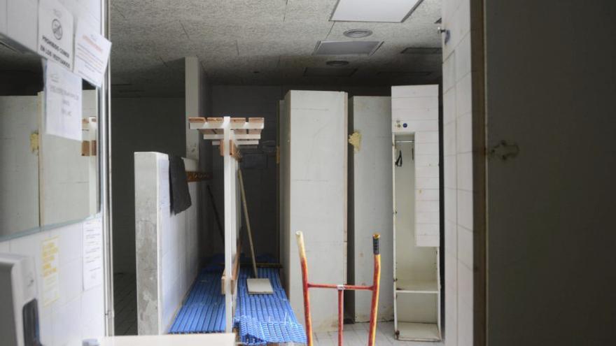 Comienzan los trabajos de la piscina Balea con el cambio de las taquillas