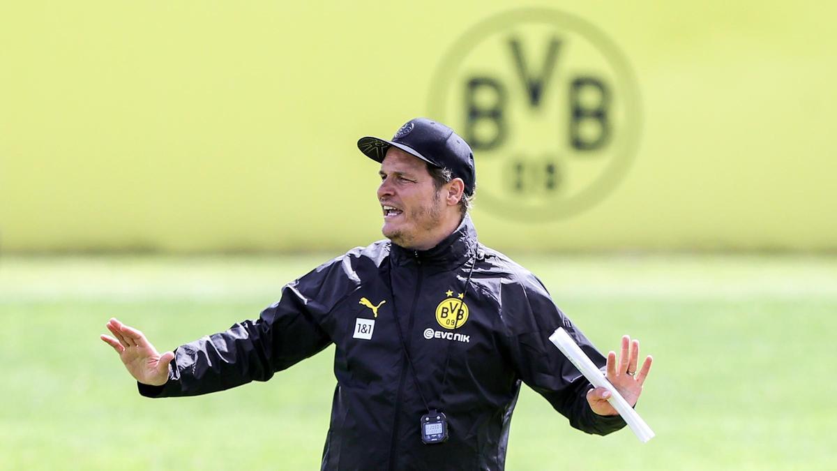 Edin Terzic, entrenador del Borussia Dortmund, durante el 'Media Day' el equipo alemán.
