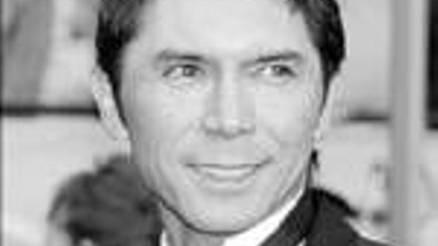 Lou Diamond Phillips: EL PROTAGONISTADE ´LA BAMBA´ GOLPEA A SU COMPAÑERA