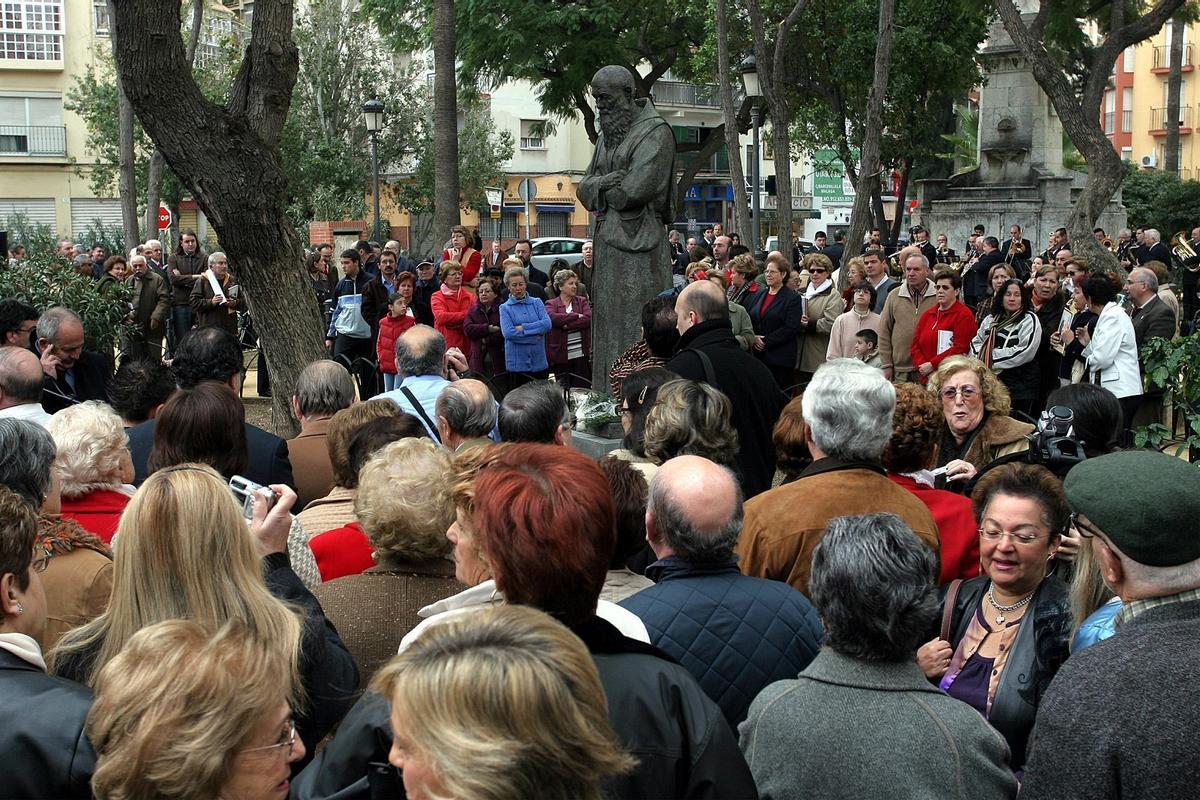 Inauguración de la escultura en 2007.