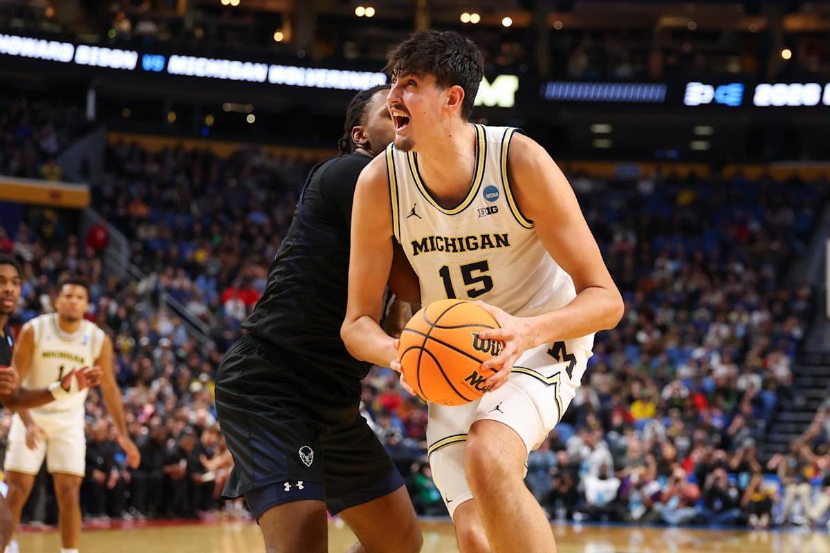 Aday Mara con los Wolverines durante el March Madness