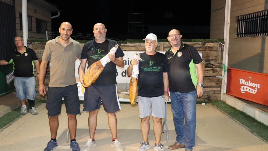 Estos son los ganadores del concurso nocturno de petanca de Arroyo de la Luz