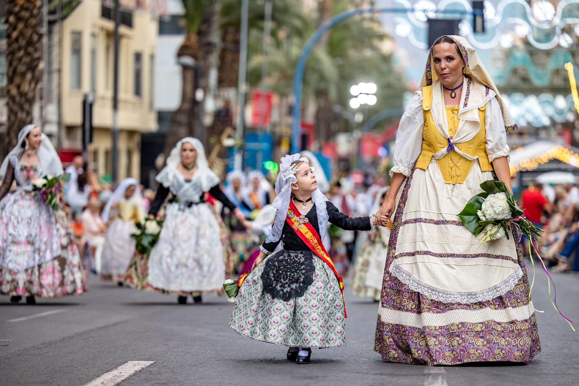 La Ofrenda de flores de las Hogueras 2022 en imágenes