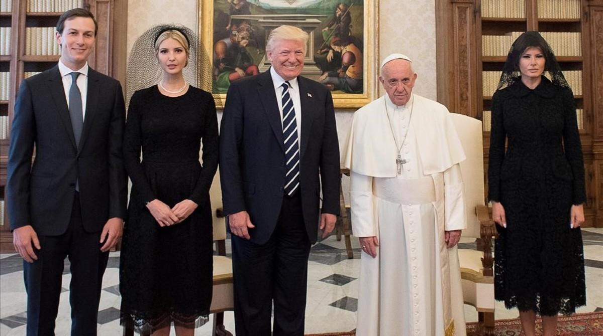 zentauroepp38592776 pope francis poses with u s  president donald trump  c  his 170525183621