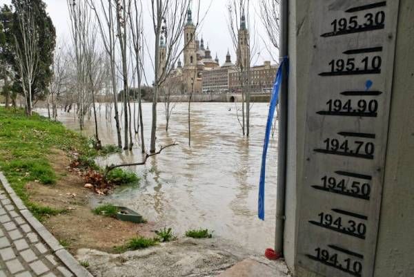 Fotogalería: El Ebro crece a su paso por Zaragoza